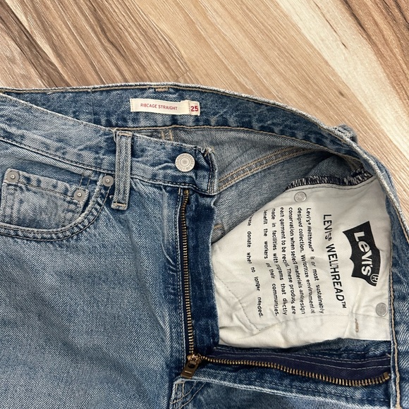 Levi’s 25 - Picture 3 of 3